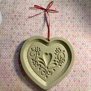 VTG 1988 Brown Bag Cookie Art Heart Shaped Stoneware Cookie Mold Hill Design